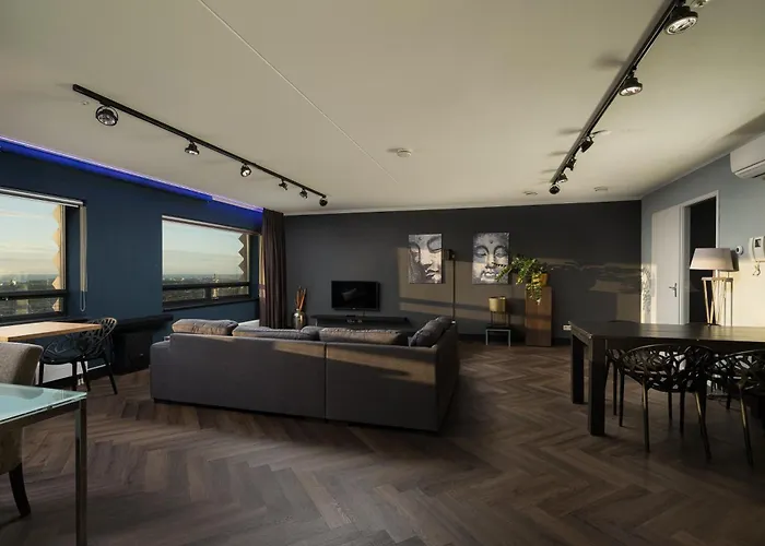 The Penthouse At Tower * האג