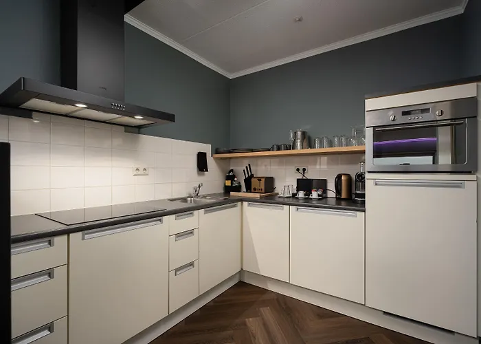 The Penthouse At Tower האג